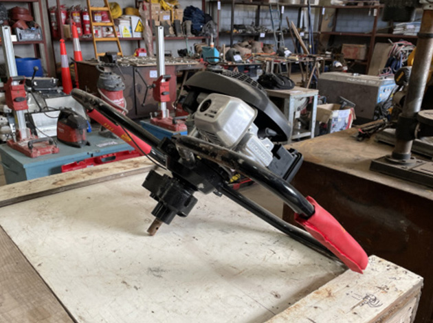Cod.0844-U-Hoyadora-Seery-con-motor-a-explosión-nafta-Honda-07
