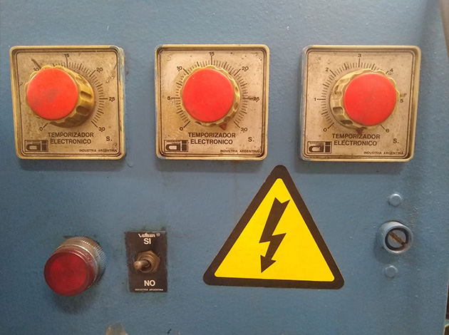 Cod.1002-U-Soldadora-por-punto-de-banco-7kv-06