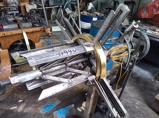 Cod.1194-U-Desbobinador-de-flejes-motorizado-150Kg-03