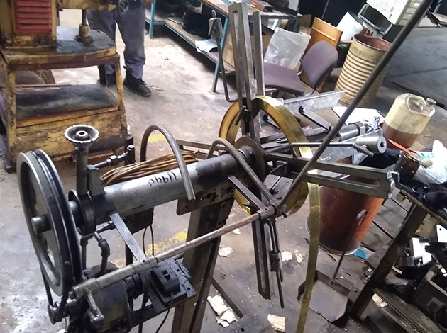 Cod.1194-U-Desbobinador-de-flejes-motorizado-150Kg-04