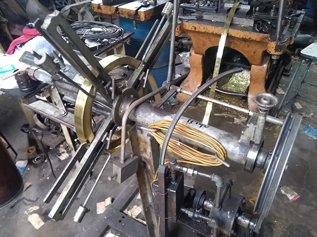 Cod.1194-U-Desbobinador-de-flejes-motorizado-150Kg-05