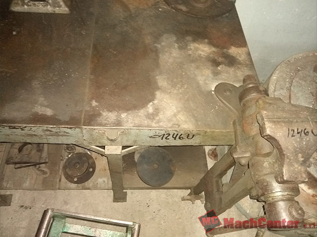 Cod.1246-U-Mesa-de-trabajo-con-morsa-05