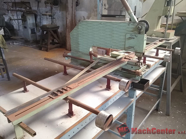 Cod.1319-UBIS-Punzonadora-manual-con-banco-de-trabajo-04