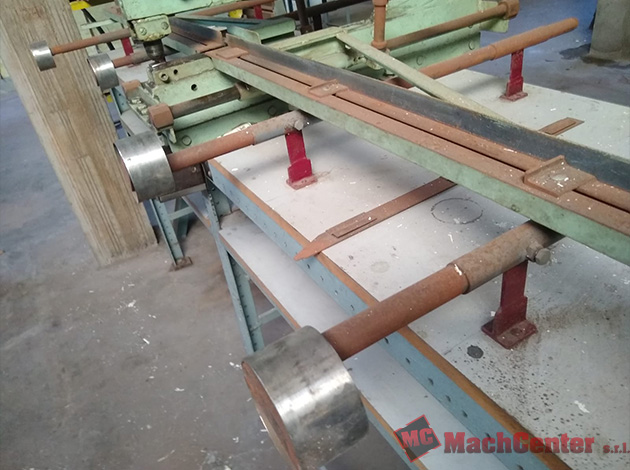 Cod.1319-UBIS-Punzonadora-manual-con-banco-de-trabajo-05