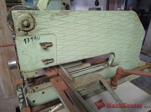 Cod.1319-UBIS-Punzonadora-manual-con-banco-de-trabajo-07