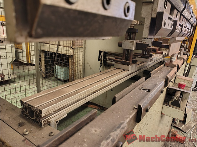 Cod.1441-U-Plegadora-Bipress-de-1800mm-40TNS-04