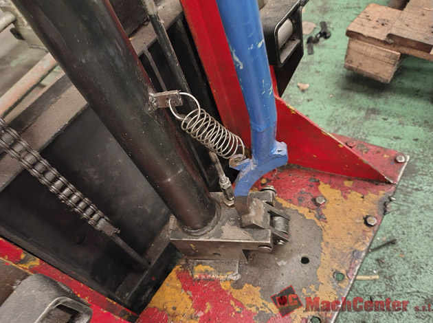 Cod.1448-U-Pequeño-gigante-a-pedal-hidráulico-04