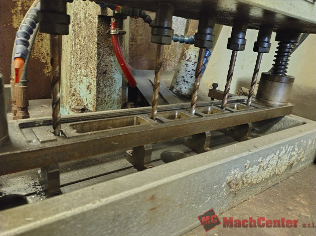 Cod.1450-U-Agujereadora-de-múltiple-husillo-04