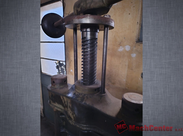 Cod.1548-U-Prensa-a-tornillo-02