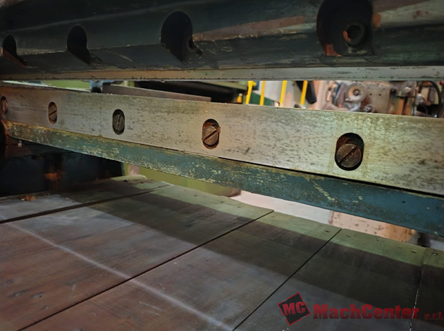 Cod.1564-U-Guillotina-a-pedal-700mm-04