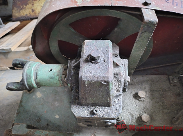 Cod.1431-U-Motor-de-3HP-con-reductor-salida-cardánica-03